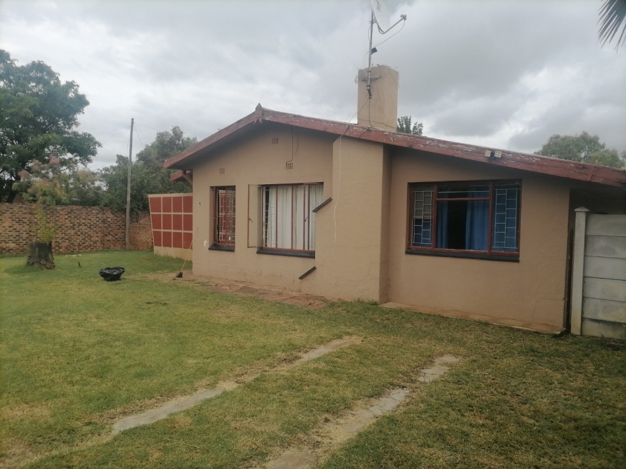 4 Bedroom Property for Sale in Leeudoringstad North West
